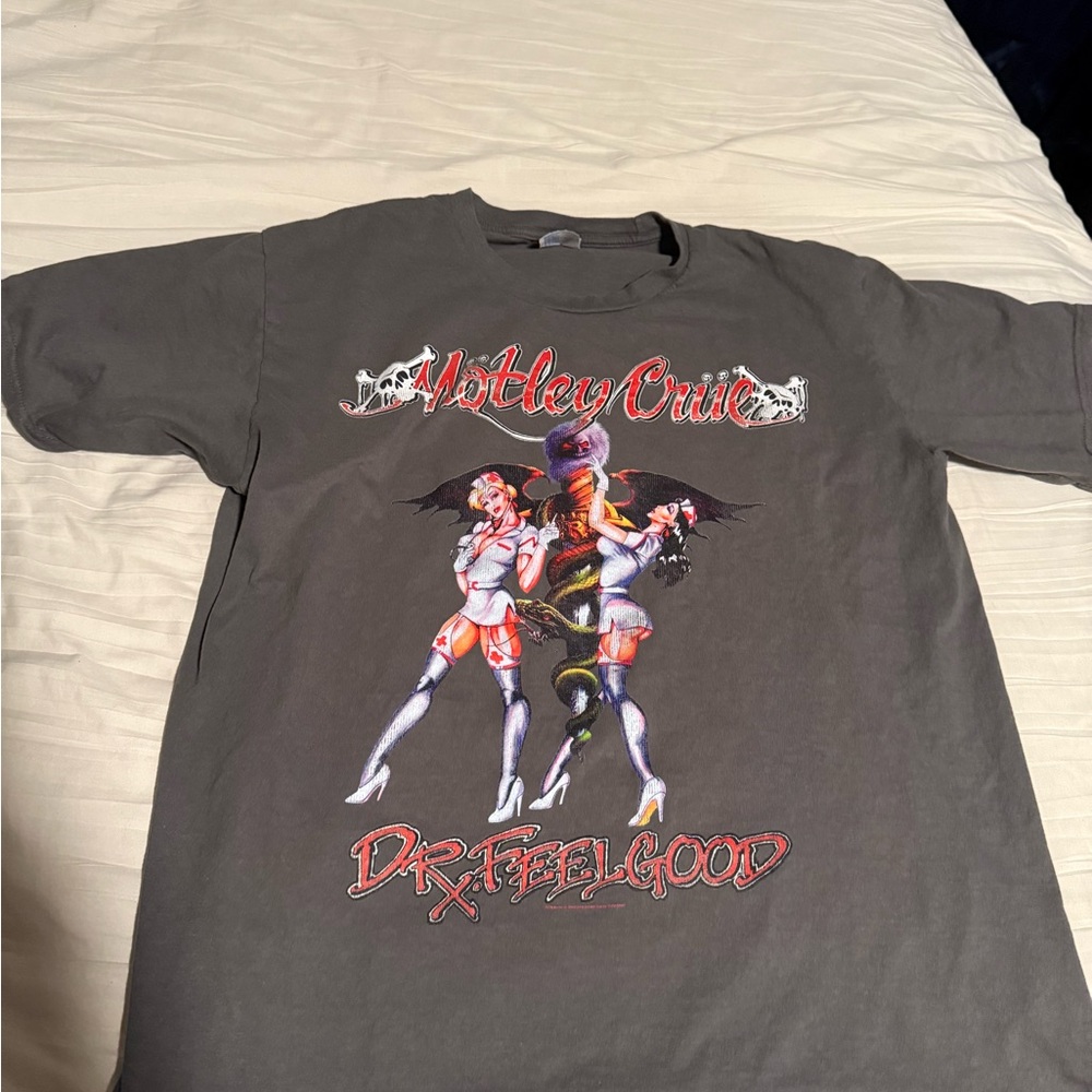 Crazy motley crew tee

MINIMAL WEAR